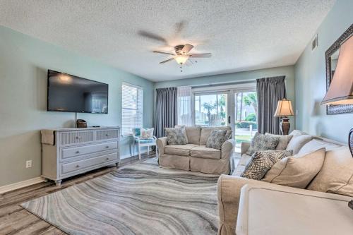 Miramar Beach Apartment | Charming Miramar Beach Condo with Resort Perks!