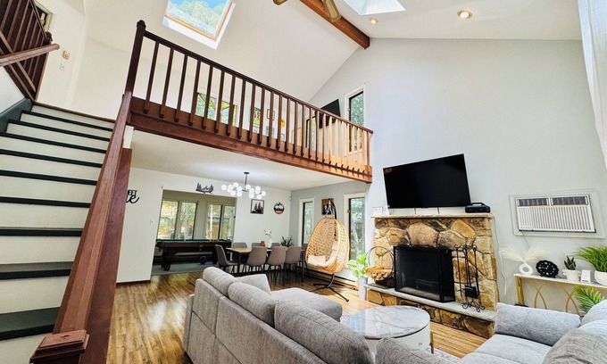 East Stroudsburg Ski Chalet | Charming Mountain House with Movie Theater