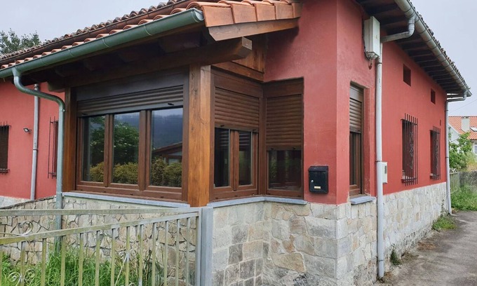 Peruyes Cottage | Charming newly renovated country house with ample land for exclusive use