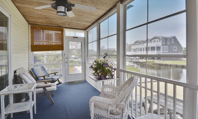 South Bethany House | Charming Quiet Water Front Beach Cottage - Bikes & Canoe, Close to Everything!