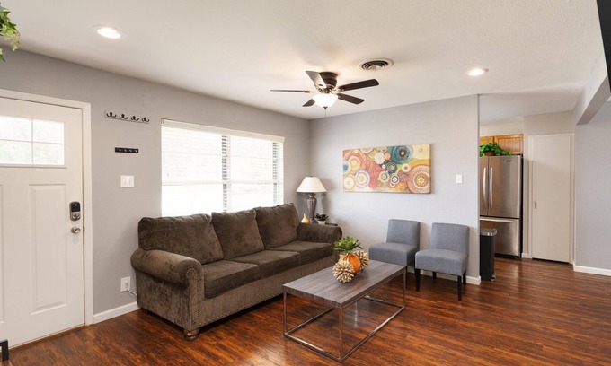 Universal City House | Charming Rancher*️3BR Entire House *️ JBSA Randolph *️ San Antonio Attractions