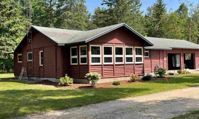 Boyne Falls Cabin | Charming Red Cabin in the woods. A perfect stay just 3 min from ski resort! n