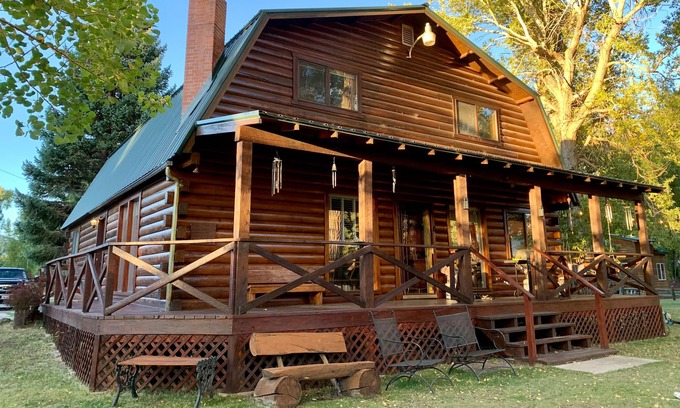 South Fork Cabin | Charming riverfront cabin with mountain view, firepit, washer/dryer & grill
