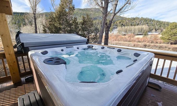 Rio Vista Estates House | Charming riverfront cabin with hot tub, fireplace, and stunning outdoor views