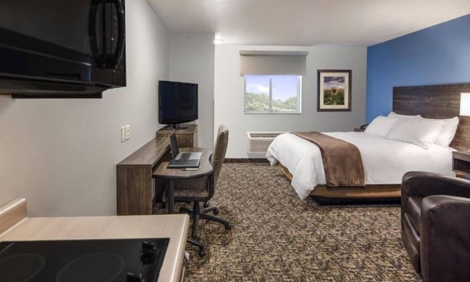 Beatrice Hotel | Charming Room Parking Included Near Rolla‑Rena Skate Center And Scenic Trails
