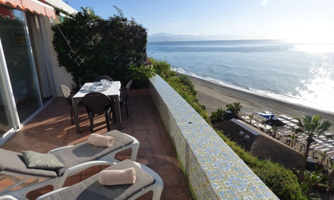Torremolinos City Centre House | Charming Sea Front Bungalow