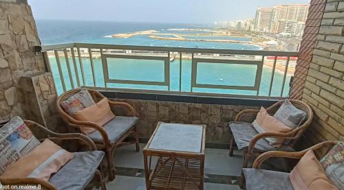 Ar-Raml 1 Apartment | Charming Seaview Condo in Gleem G10