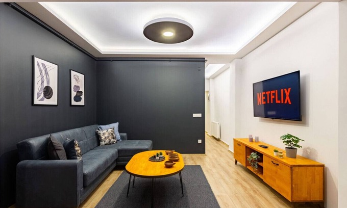 Osmanbey Apartment | Charming Sisli Home with Enchanted Garden