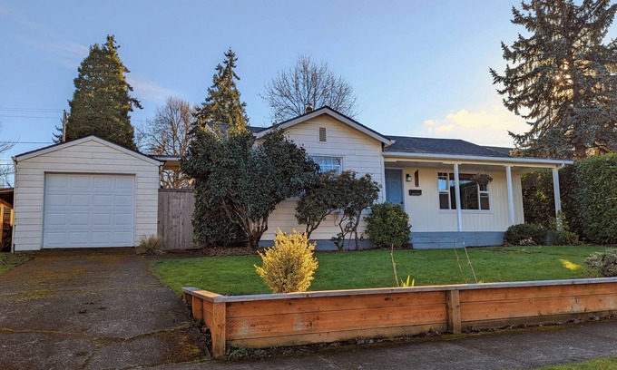 Southeast Eugene House | Charming South Eugene home with huge, enclosed yard!