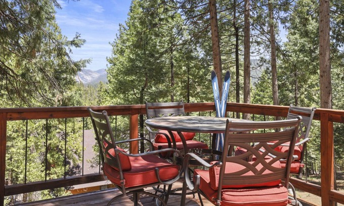 Cold Springs Cabin | Charming Spacious Cabin W/Pool Table- Minutes from Pinecrest