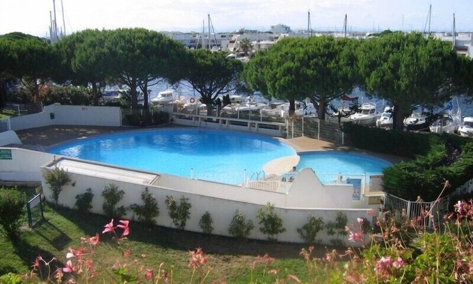 Le Grau-Du-Roi Apartment | Charming Studio 4 Sleeps in the Port Camargue area, Terrace, with swimming pool and parking,.