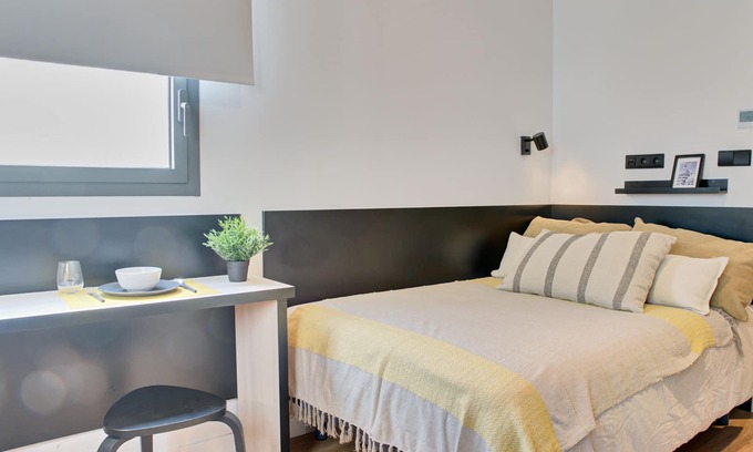 Milagrosa Apartment | Charming Studio with High-Speed Wi-Fi in Pamplona