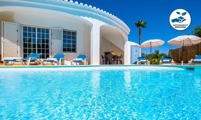 Armacao de Pera Villa | Charming villa w/BBQ near beach, Armação