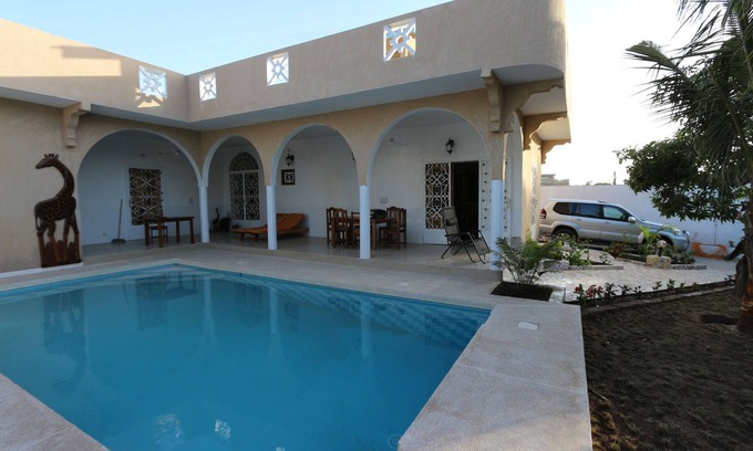 Mbour Villa | Charming villa with pool