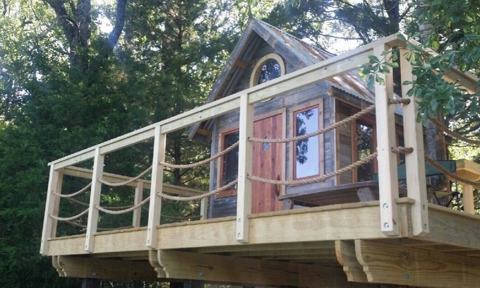 Elmo Resort | Charming Waterfront Tree House in Kaufman