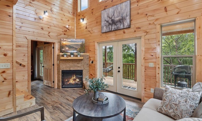 Gatlinburg - Pigeon Forge Cabin | Chasing The Son Cabin 3 Bedroom Cabin by RedAwning