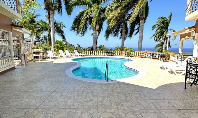 IronShore Estates House | Chateau De La Rose