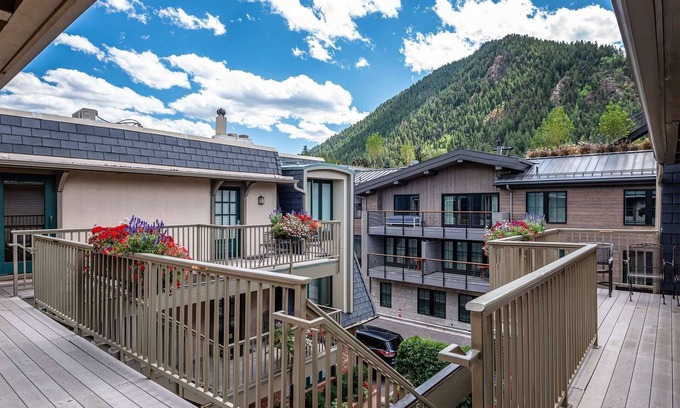 Aspen Condo | Chateau DuMont by iTrip Aspen Snowmass