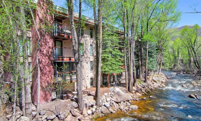 Aspen Condo | Chateau Eau Claire & Roaring Fork by Frias Properties