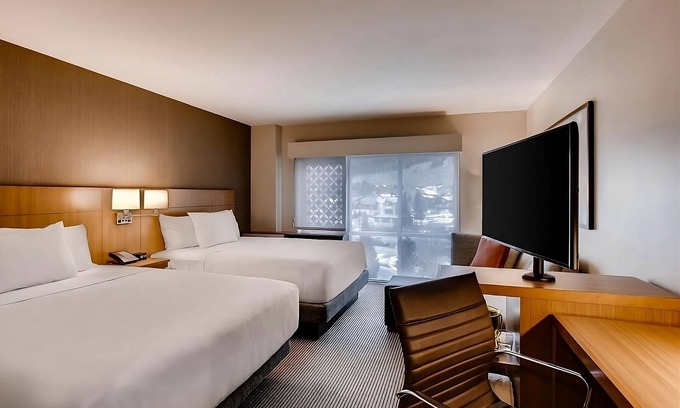 Mountain House Hotel | Check Out Peaks of Keystone! 3 Classy Units, Free Shuttle, Breakfast, Parking!