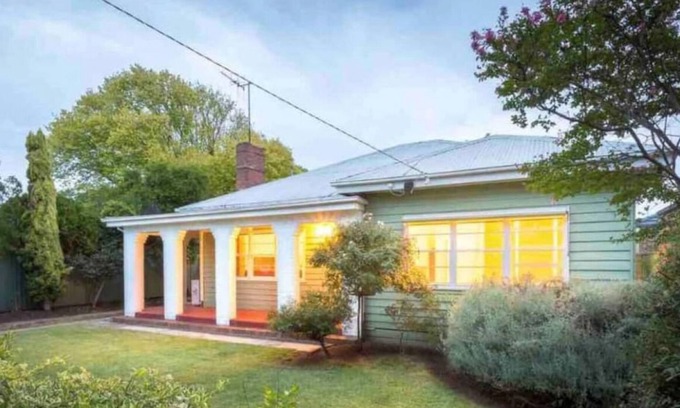 Shepparton House | Cheerful 3 bedroom home at Anzac Street