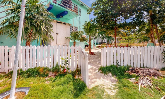 Caye Caulker Apartment | Cheerful, hotel-style studio w/WiFi, picnic table, partial AC & bikes to use