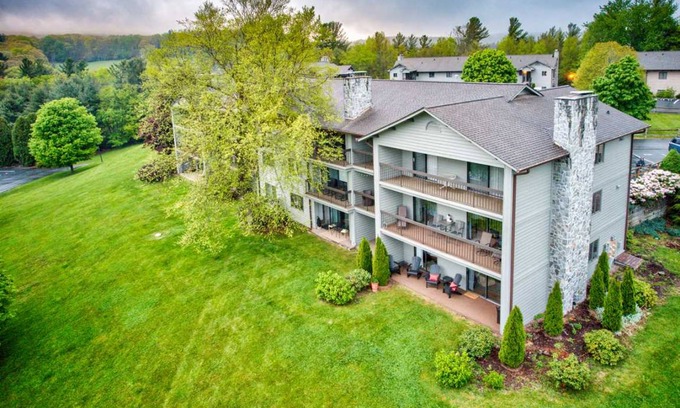 Blowing Rock Condo | Chetola: Cardinal 101
