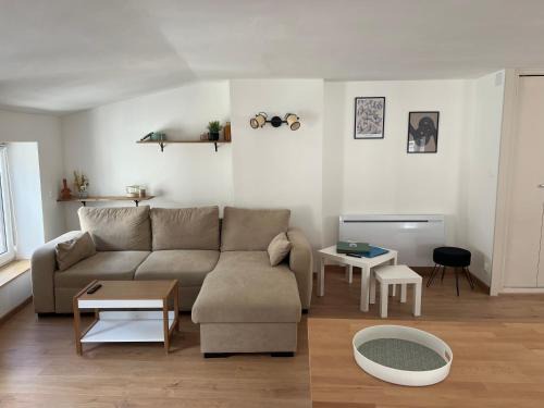Verdun Apartment | Chez Lucie&Pierre Appartement relaxant - Centre Ville Verdun - Géré par PrestaZen'Services