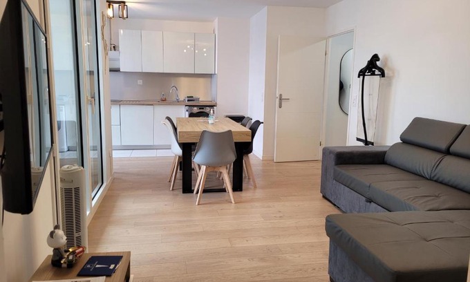 Chessy Apartment | Chez Patron T3 2BR with 2 parking near Disneyland Paris & train station-Chessy