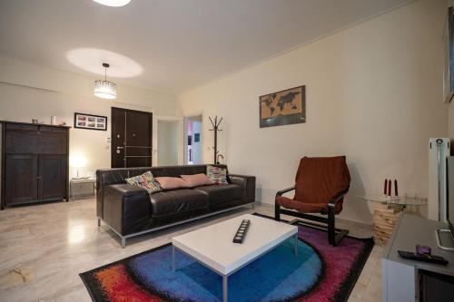 Pangrati Apartment | Chic 2-Bdrm Oasis in Pangrati by ΜΡS