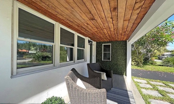Wilton Manors House | Chic 3BR 2BA Getaway With Private Pool Oasis
