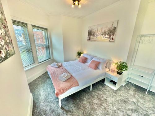 Bournemouth Apartment | Chic Apartment in Central Bournemouth with Parking
