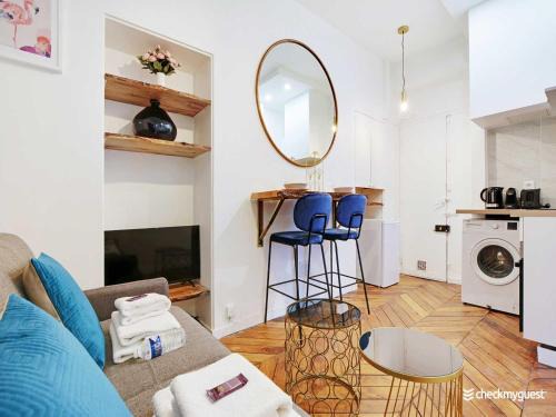 Charonne Apartment | Chic apartment in Paris for couple