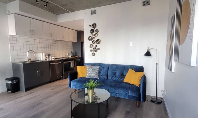 Bridgeland Condo | Chic Bridgeland 1 BR condo wt prkng sleeps 4 5 min to DT