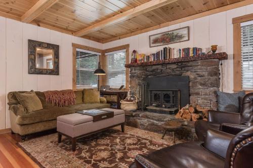 Carnelian Bay House | Chic Carnelian Bay Cabin