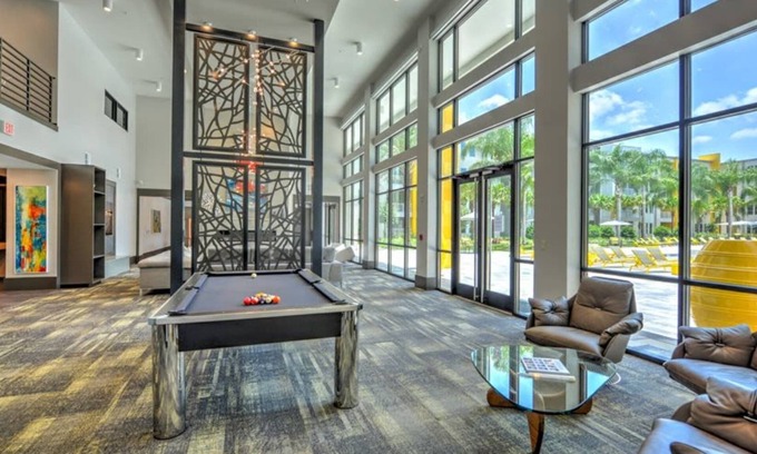 Deerwood Apartment | Chic Contemporary Apt on 1st Floor W/Garage Parking