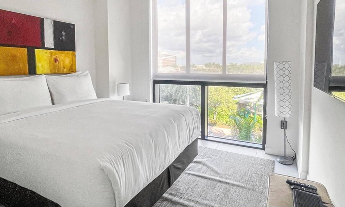 Doral Condo | Chic Doral Condo: 3BR, 3 Baths