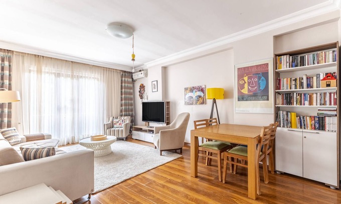 Esentepe Apartment | Chic Flat 5 min to Kanyon Mall and Metro in Levent