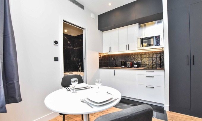 Chaussee-d'Antin Apartment | Chic Studio w/Jacuzzi - 2P - Near Palais Garnier