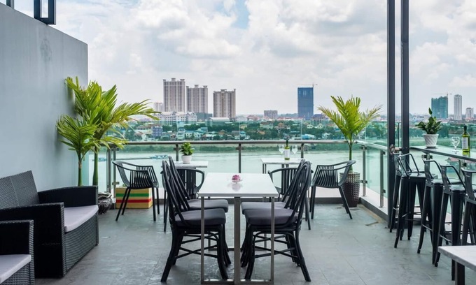 Daun Penh Hotel | CHICHILL Hotel Riverside