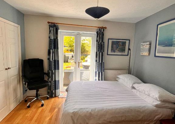 Paddock Wood Bed & Breakfast | Choice of One double bedroom with a comfy double bed and private en suite for solo travellers or couples ,or alternatively book two double bedrooms for families or friends
