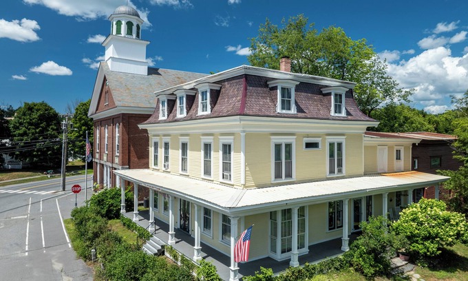 Chester Depot House | Circa 1868 Chester Home/Victorian Farmhouse-Less than 20 MIN TO OKEMO