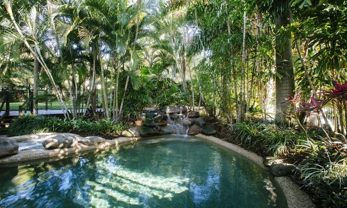 Townsville Hotel | City Oasis Inn Townsville, SureStay Collection by BW
