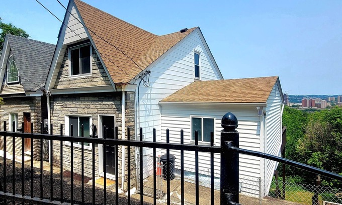 South Side Slopes House | City view home in South Side, Pittsburgh!