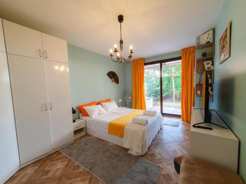 Vitosha District Apartment | Claire Apartment with Garden