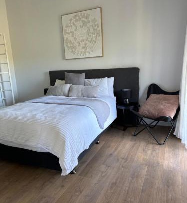 Clarendon Villa | Clarendon Country Cottage private retreat
