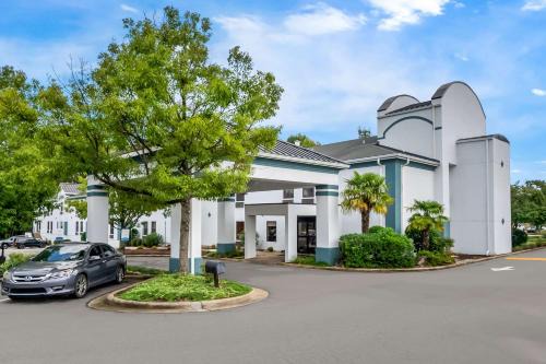 Apex Hotel | Clarion Pointe Apex - Holly Springs