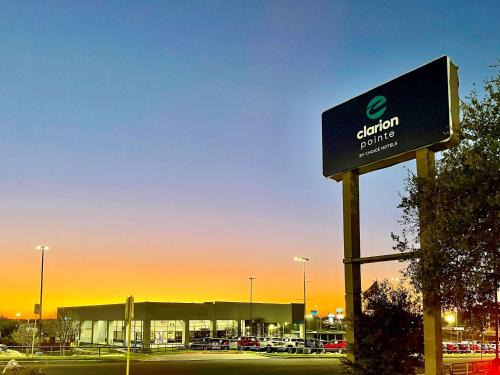 San Antonio Hotel | Clarion Pointe near Medical Center