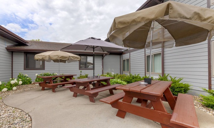 Tomah Hotel | Clarion Pointe Tomah