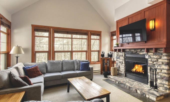 Tremblant-Les-Eaux House | Classic Les Eaux Chalet w Sauna near the Mountains